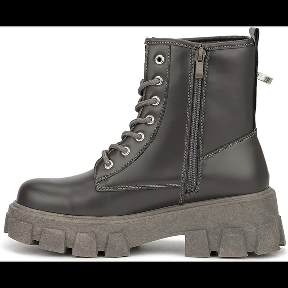 #50 Olivia Miller Vegan Leather Pull Tab Lace Up Chunky Heel Ankle Combat Boots - Picture 3 of 3